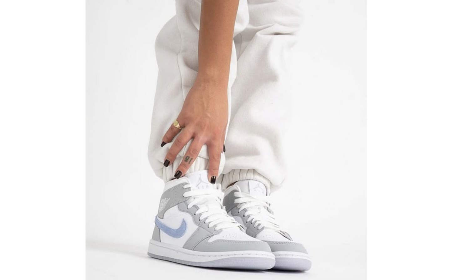 Jordan 1 Mid Wolf Grey Aluminum