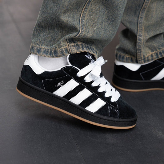 Adidas en Korn: Een Iconische Samenwerking voor sneakerheads en muziekliefhebbers
