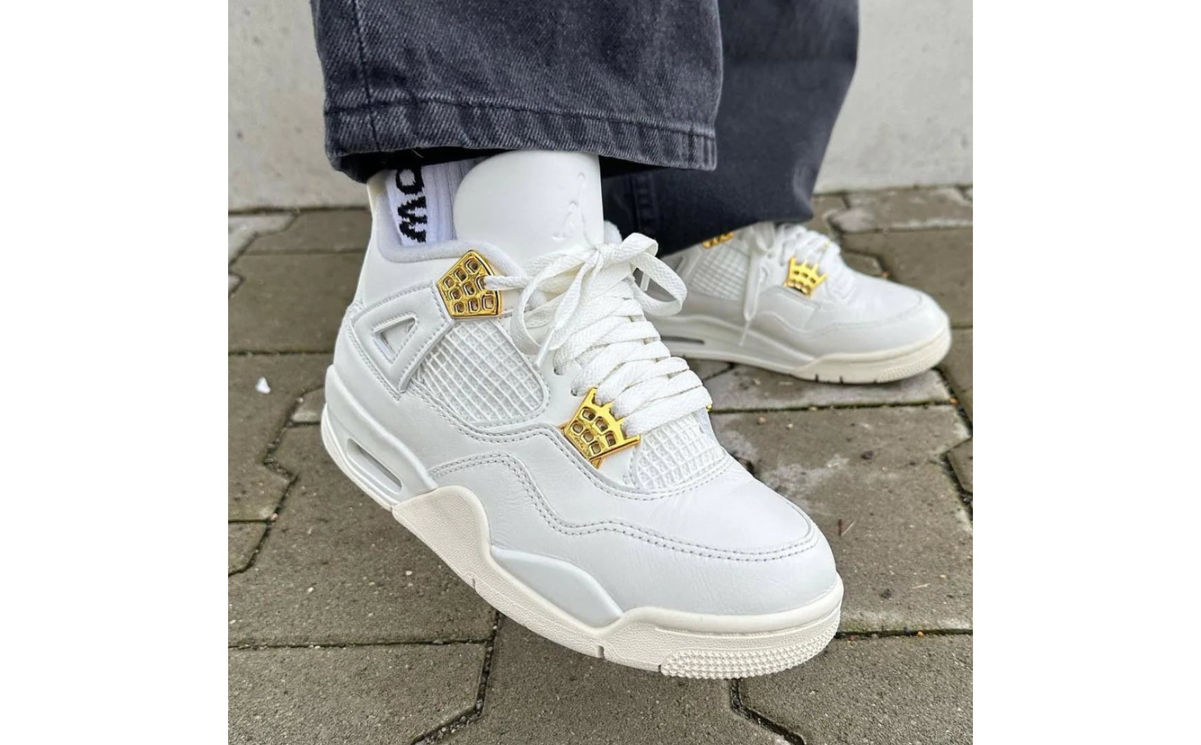 Jordan 4 Retro Metallic Gold (Women's)
