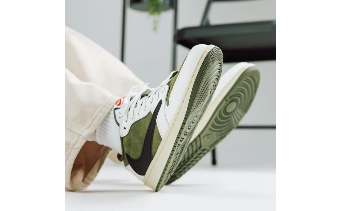 Jordan 1 Retro Low OG SP Travis Scott Medium Olive