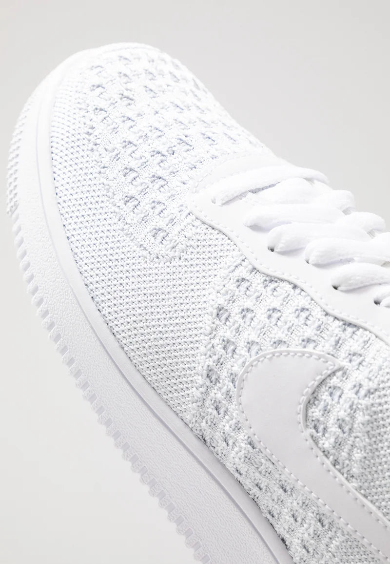 Nike Air Force 1 Flyknit 2 White Pure Platinum detail nubuck