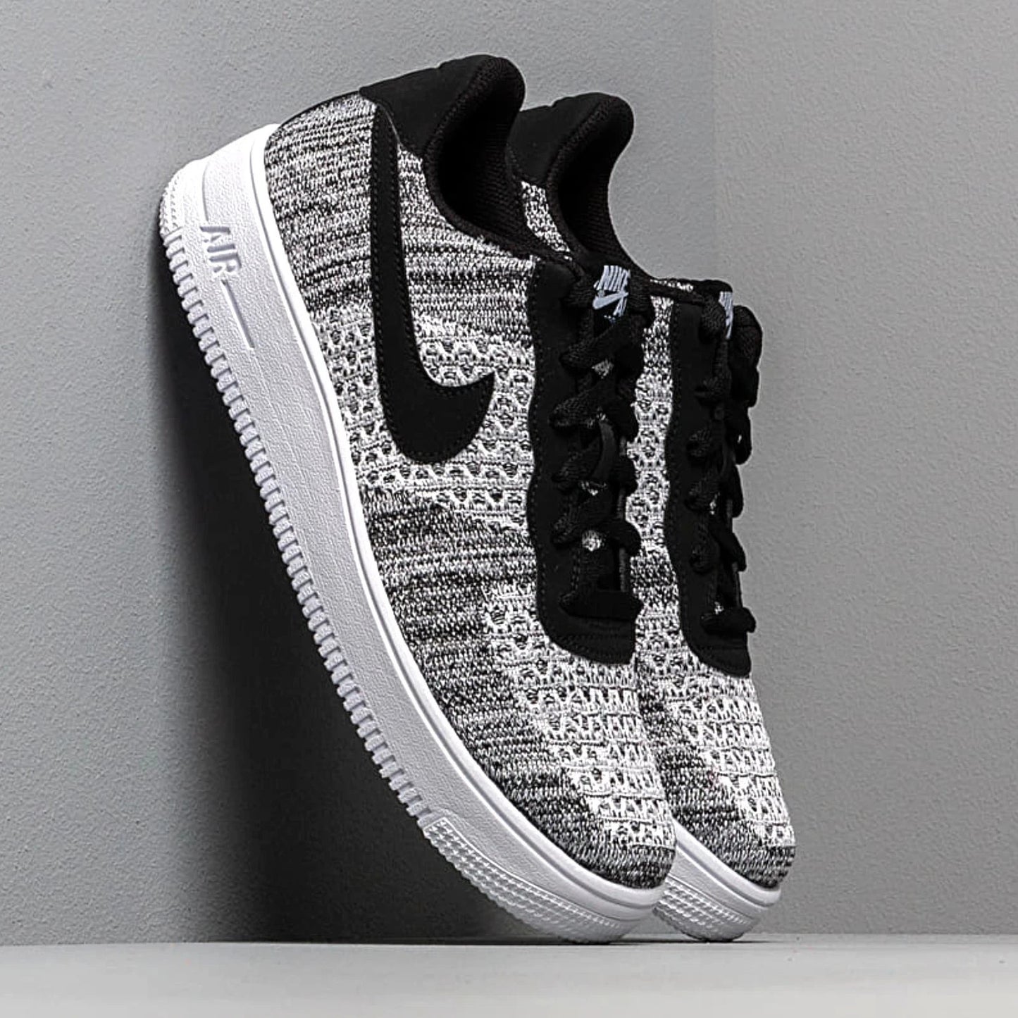 Nike Air Force 1 Flyknit 2.0 Light Bone zijaanzicht