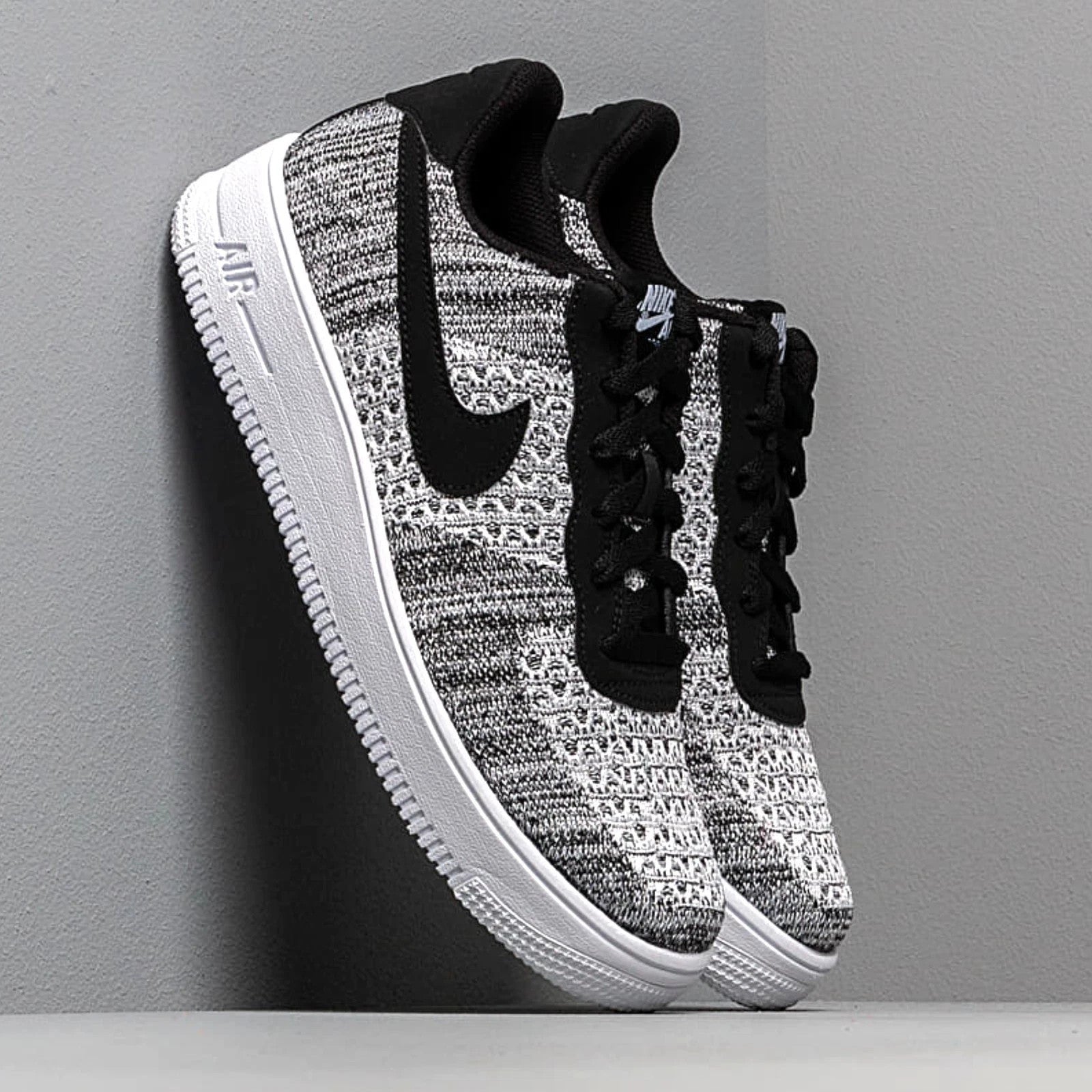 Nike Air Force 1 Flyknit 2.0 Light Bone zijaanzicht