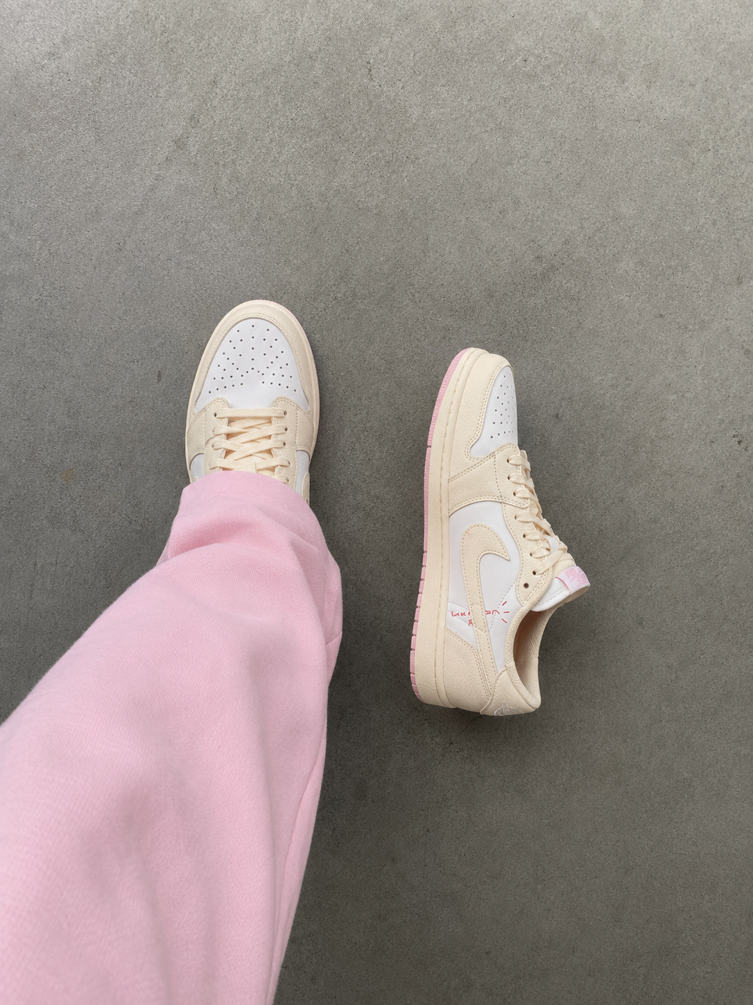 Travis Scott x Air Jordan 1 Low OG 'Shy Pink'