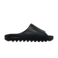 YEEZY Slide Zwart in mat zwart, zijaanzicht