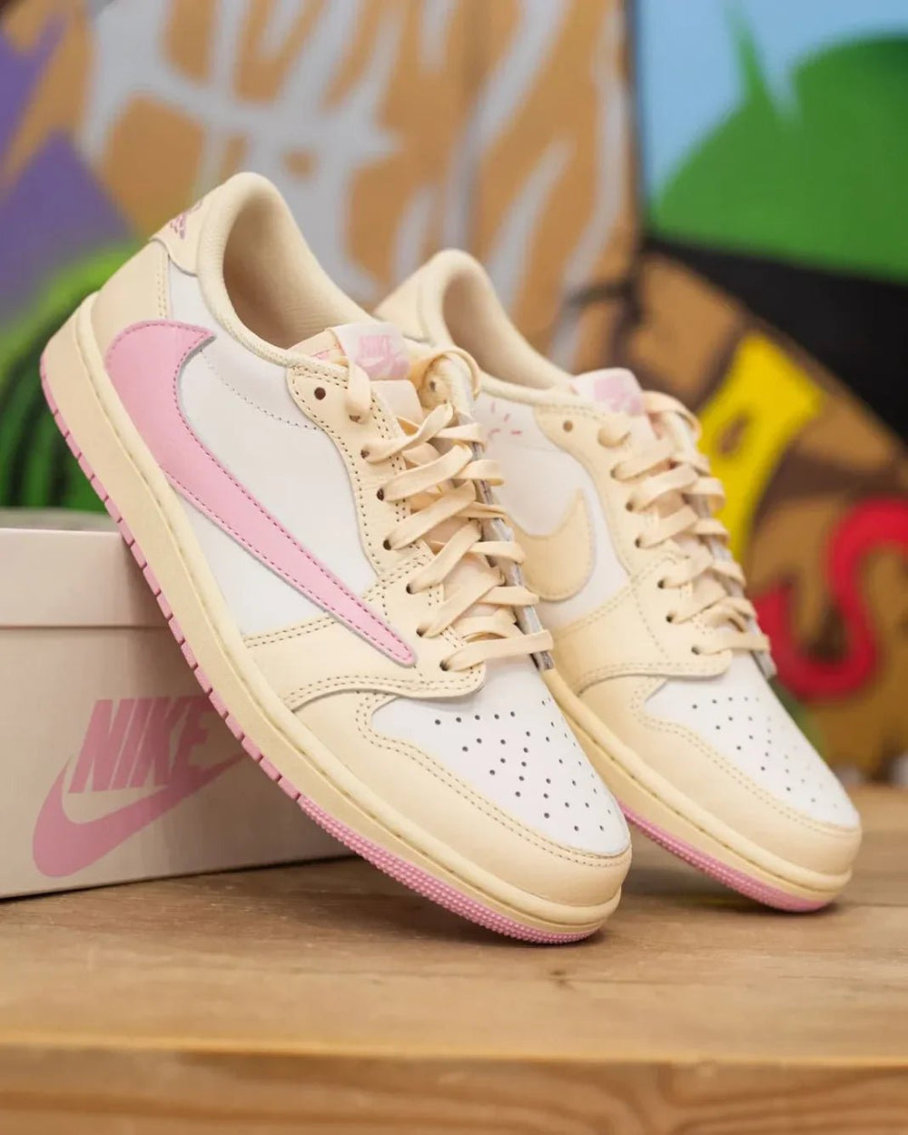 Travis Scott x Air Jordan 1 Low OG 'Shy Pink'
