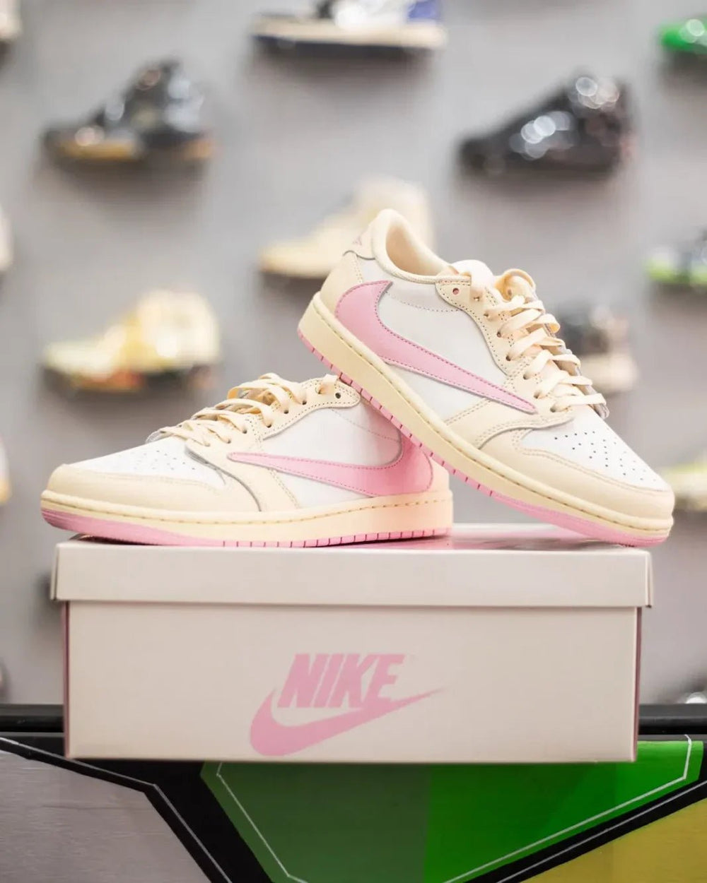 Travis Scott x Air Jordan 1 Low OG 'Shy Pink'